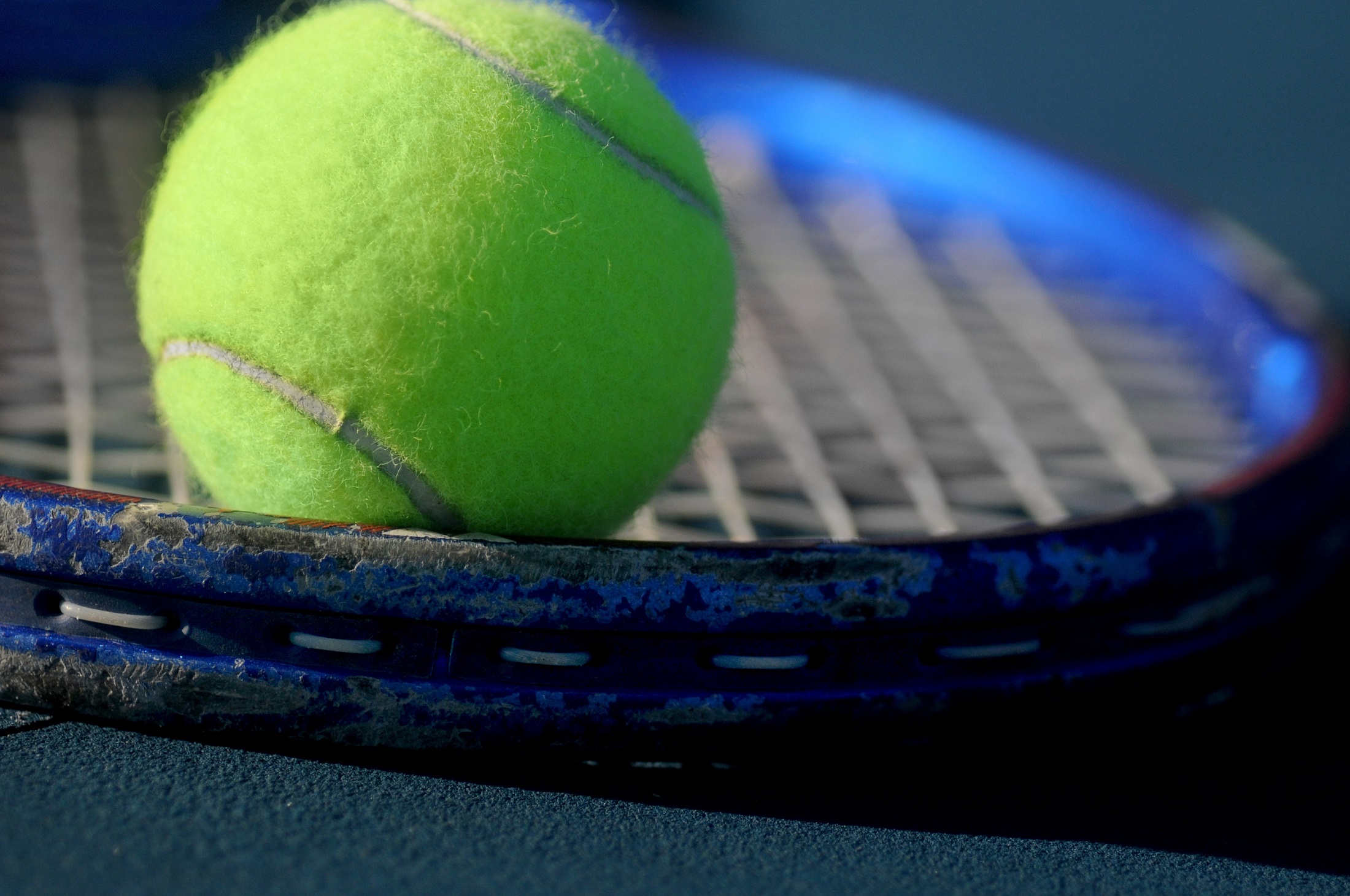 Tennis_ball_on_racquet_Wimbeldon_Redcliffe_Cruise_Travel